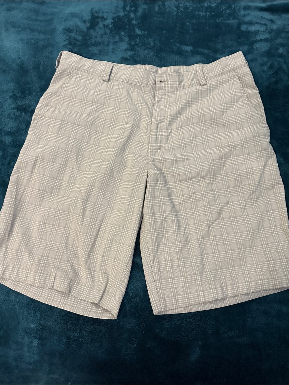 Nike Men's Light Gray/tan Plaid Performance Golf Shorts